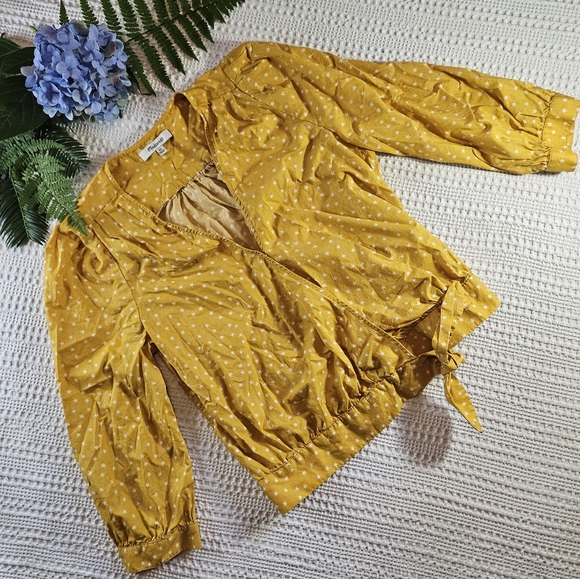 Madewell Size xs Mustard yellow star print top with side tie - Picture 2 of 9